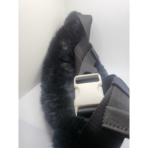 Nike x Olivia Kim Heritage Faux Fur Waist Bag Fanny Pack CT7959-010 - Picture 8 of 11